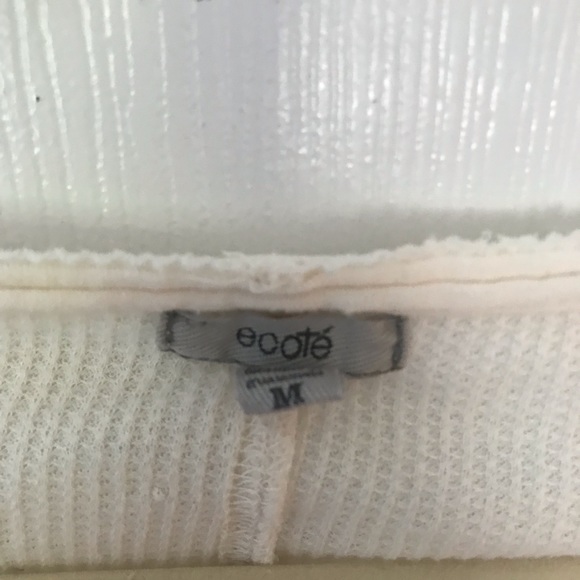 Ecoté Sweater - Picture 2 of 3